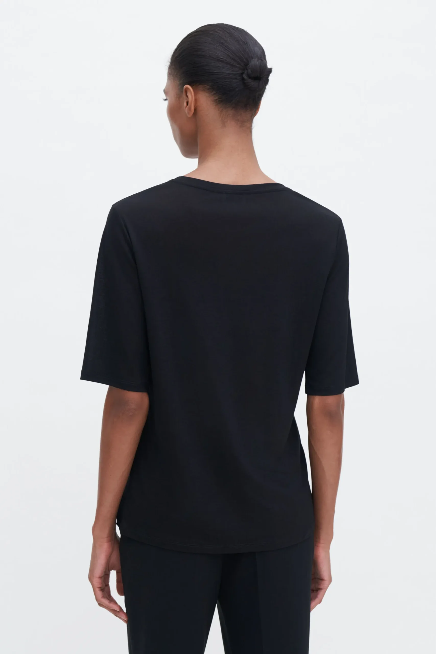 Elena Tee