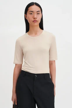 Elena Tee